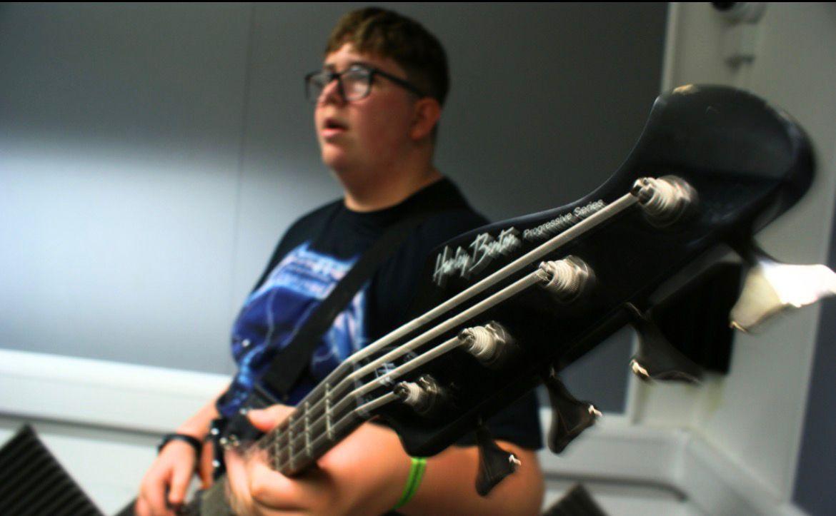 Alfie Jones playing live with Hybryd