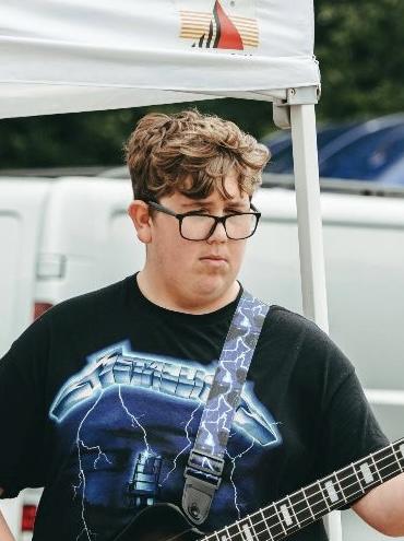 Alfie Jones playing live with Hybryd