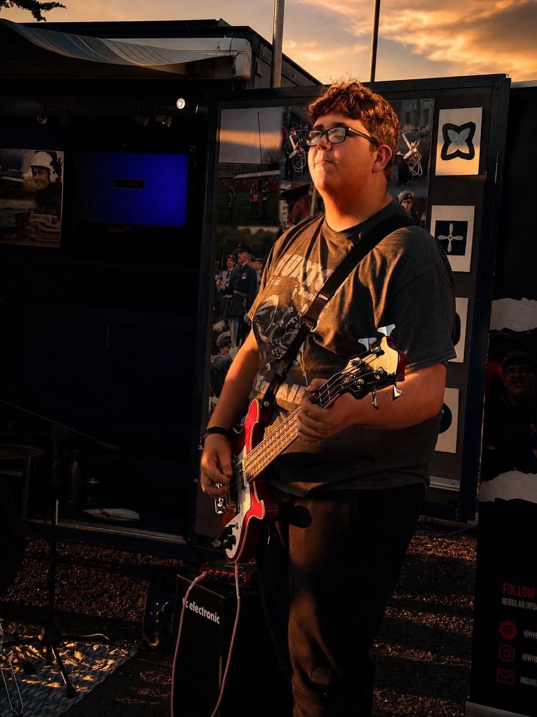 Alfie Jones playing live with Hybryd