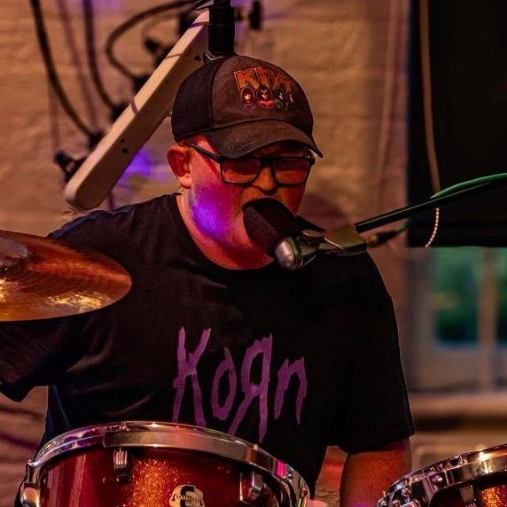 George O'Connell playing live with Hybryd