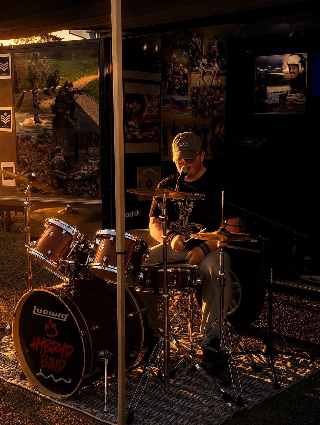 George O'Connell playing live with Hybryd